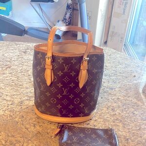 Authentic Luis Vuitton handbag. In excellent condition.